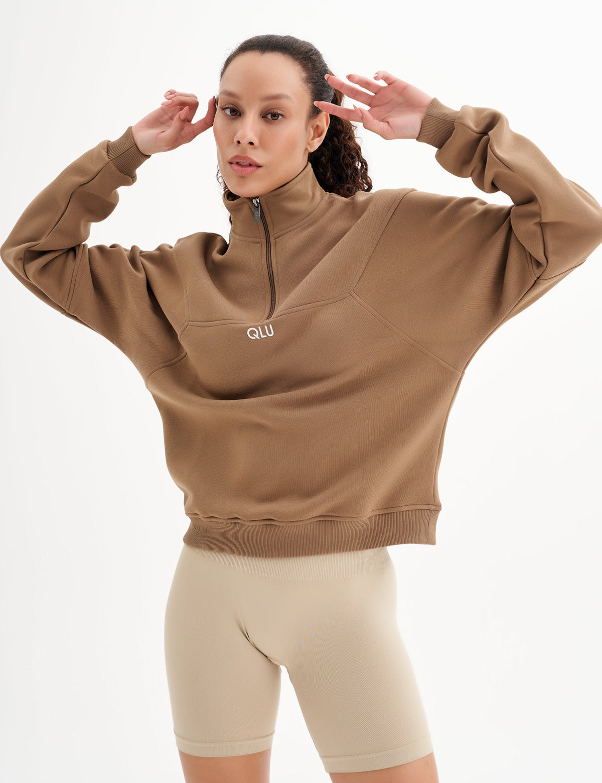 Spor ve Günlük Kombinler İçin Kadın Fermuarlı Sweatshirt Önerileri