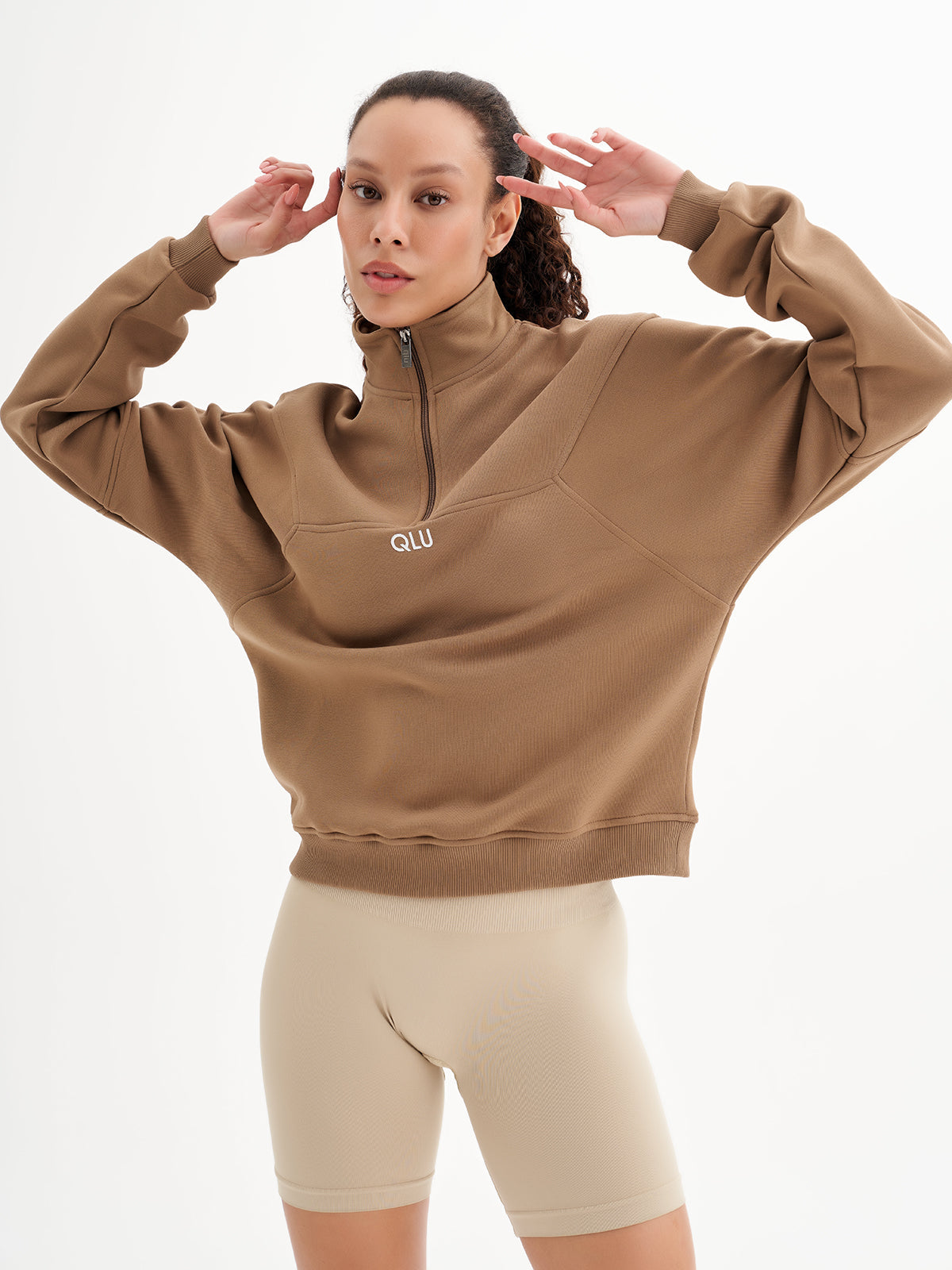 Spor ve Günlük Kombinler İçin Kadın Fermuarlı Sweatshirt Önerileri